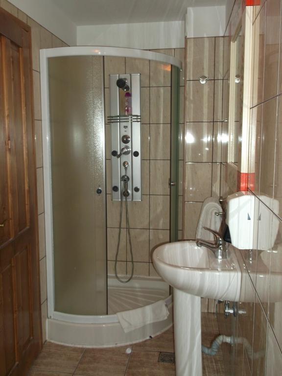 Pensiunea Sub Cetate Cisnădie Habitación foto
